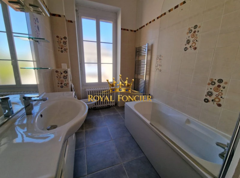 Salle de bain au 1er étage