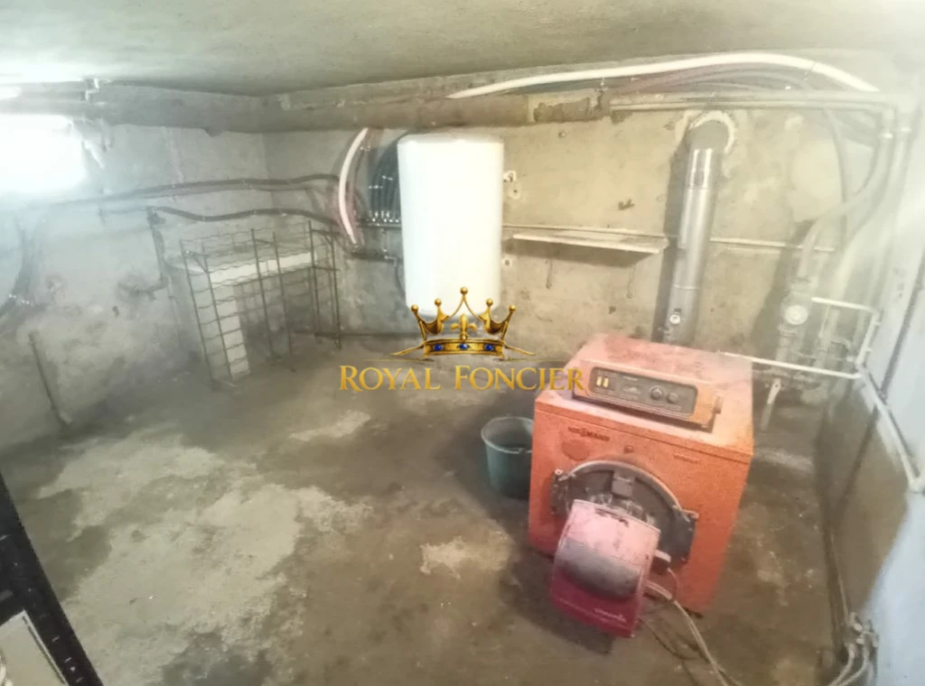 Pièce au sous-sol