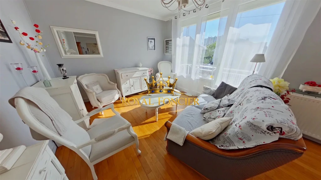 Belle pièce de vie ensoleillée de 25 m2