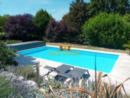 Piscine (10 m X 5 m) avec dôme