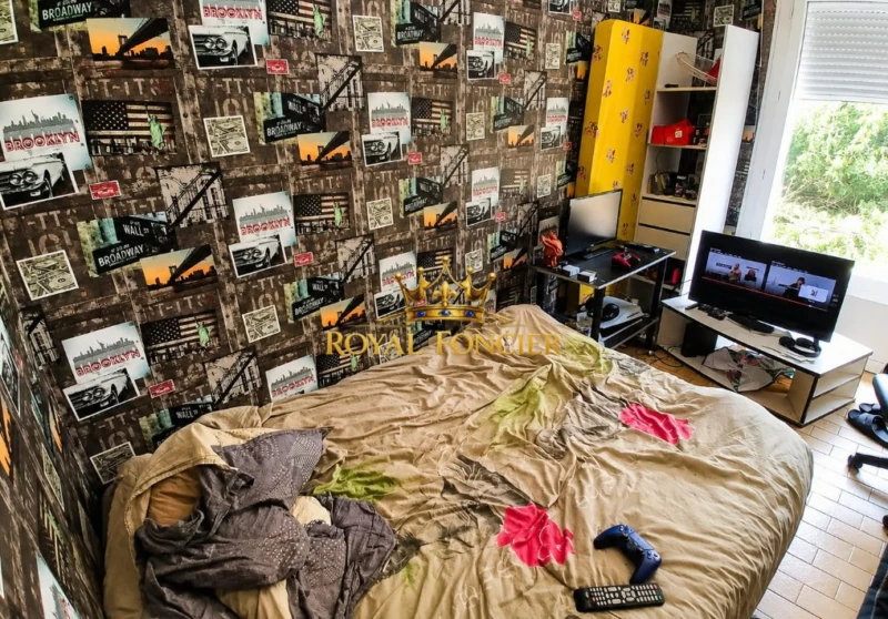 Chambre 2 RDC (en enfilade avec la 1)