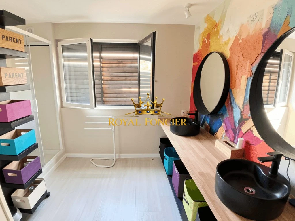 A l'étage : chambre avec dressing
