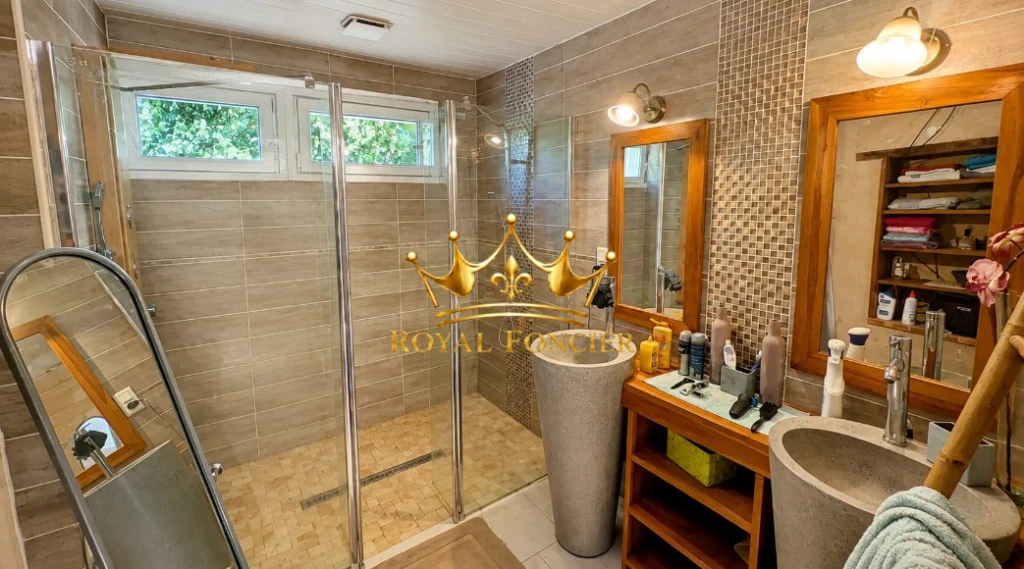 Maison 1 : salle de 60m²