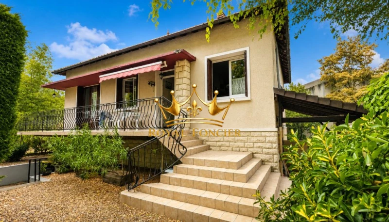 Maison de 141m² avec 3 chambres et 1 studio