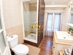 salle d'eau avec WC