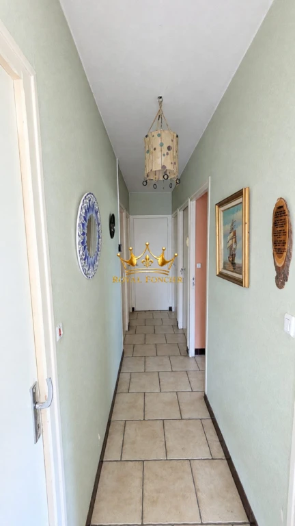 Couloir desservant les chambres