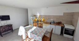 Séjour avec coin cuisine de 20m²