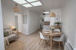 Salon moderne avec cuisine ouverte