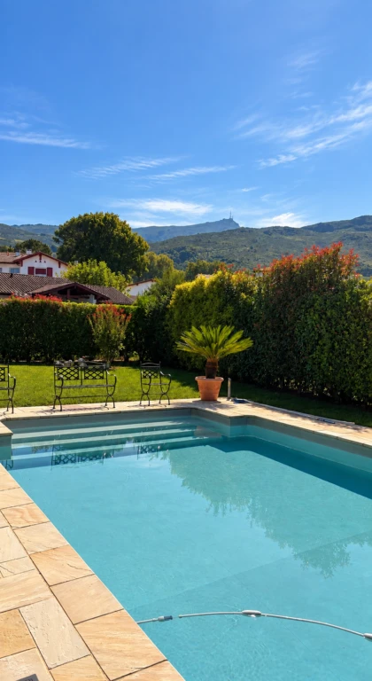 PISCINE VUE RHUNE