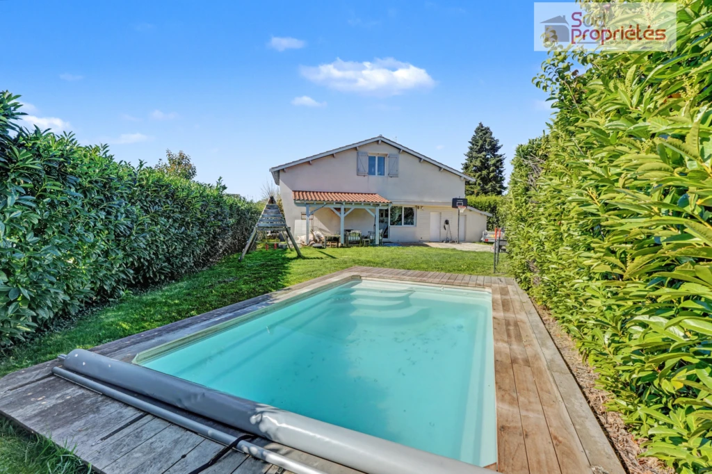 maison vue piscine
