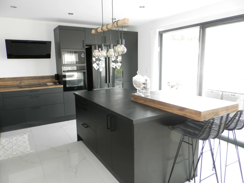 CUISINE ÉQUIPÉE 20.75 m²