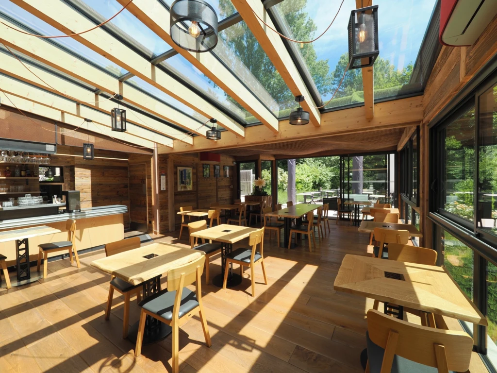 Plafond avec volet électrique du restaurant