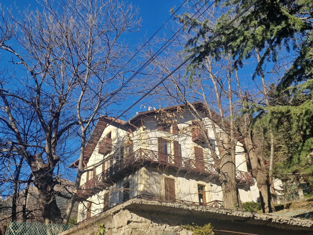 Photo 3