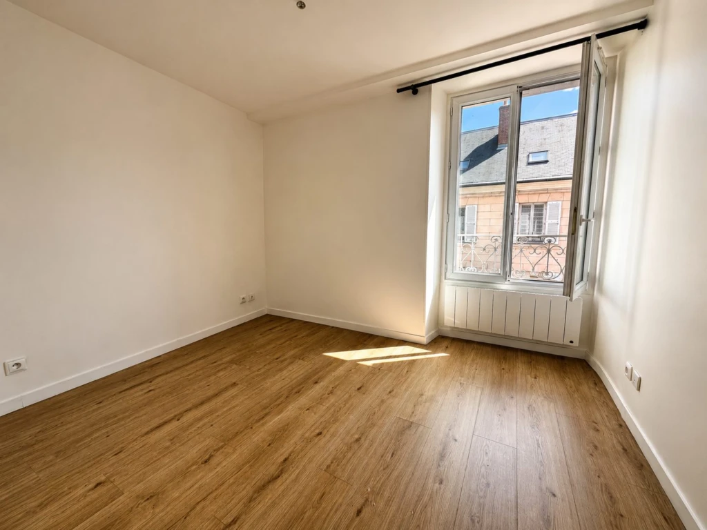 chambre appartement T2 Chevreuse centre-ville