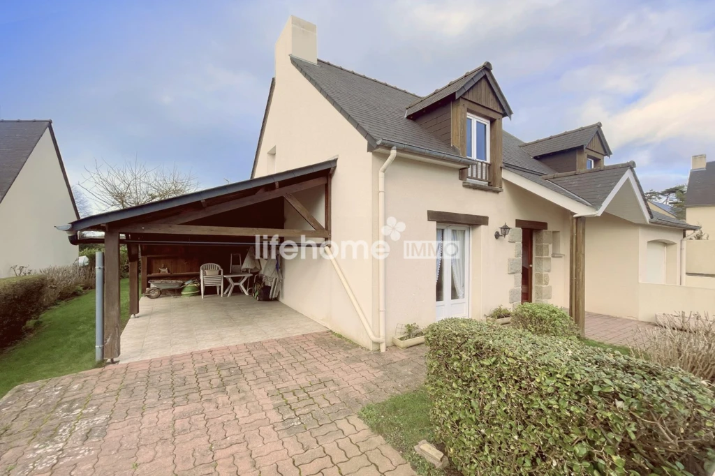 Un cabanon et un Carport