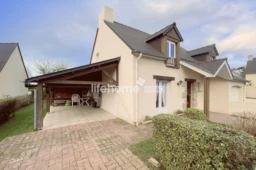 Un cabanon et un Carport