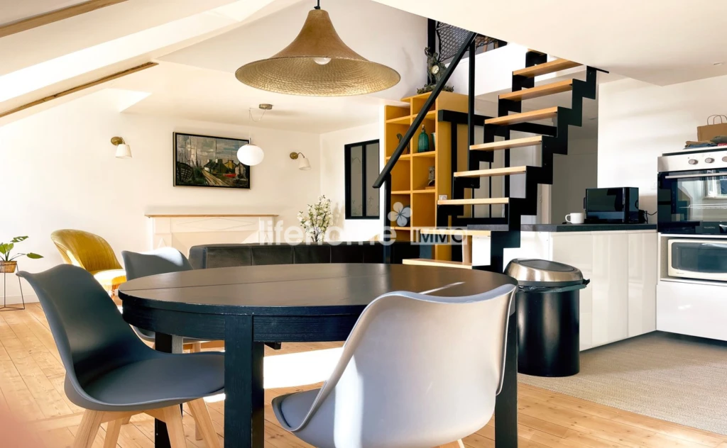 Le bureau et un volume de rangements à aménager