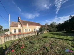 FACADE AVANT AVEC JARDIN