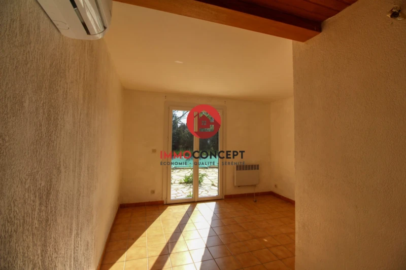 RdC: chambre avec salle d'eau wc