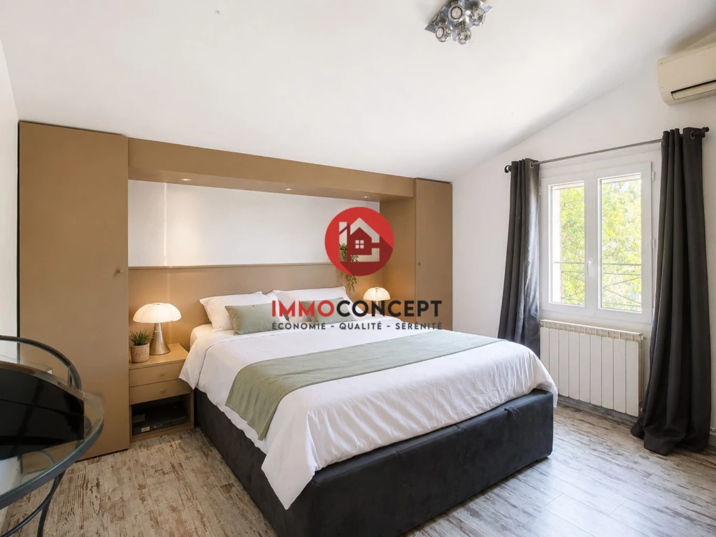 Chambre 1 : clim, moustiquaire