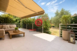 Terrasse avec accès jardin