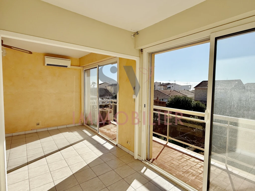 VALRAS-PLAGE : Appartement avec Terrasse avec accès direct à de la plage et place de stationnement
