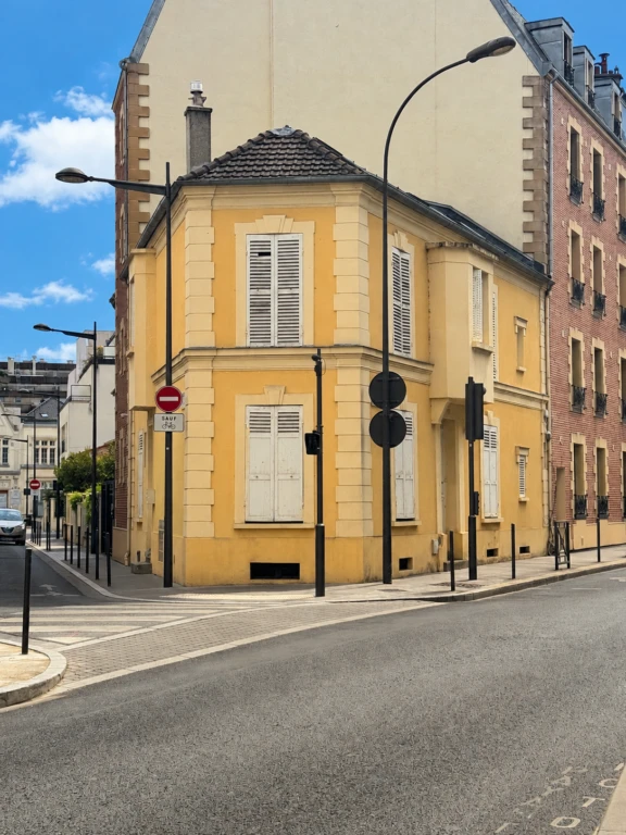 Maison façade en angle
