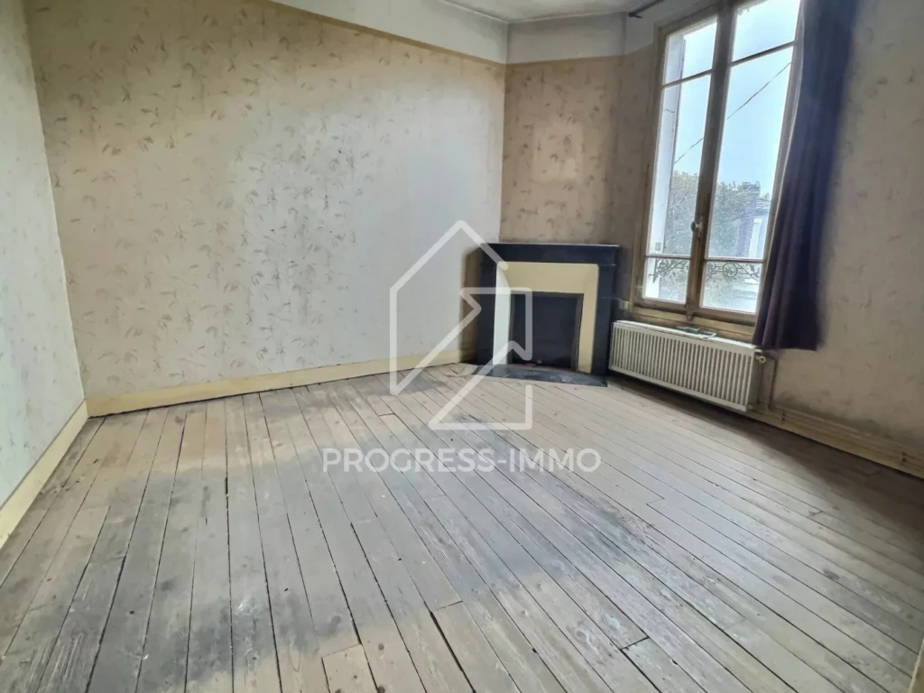 Maison charmante à rénover à La Varenne Saint-Hilaire 23