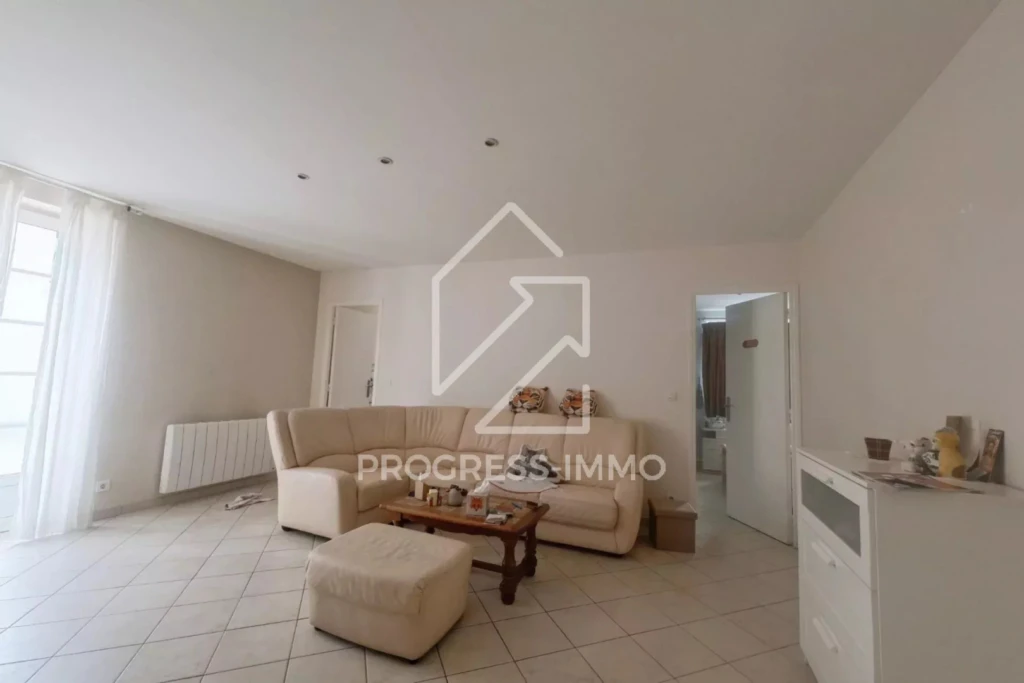 Ensemble Immobilier de 10 Logements et 1 Entrepôt au Centre-ville 27