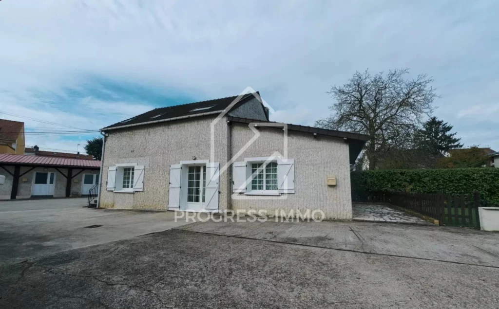 Ensemble Immobilier de 10 Logements et 1 Entrepôt au Centre-ville 26