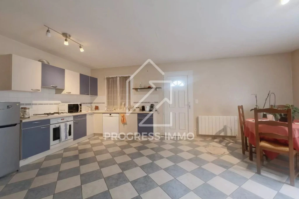 Ensemble Immobilier de 10 Logements et 1 Entrepôt au Centre-ville 28