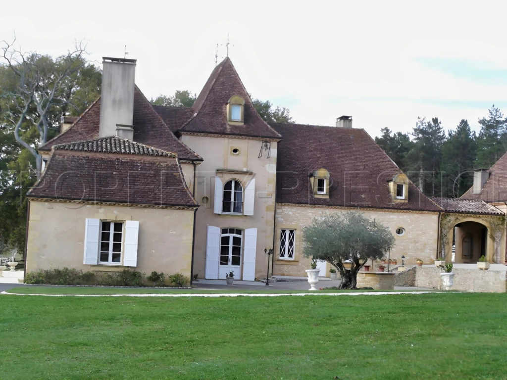 DORDOGNE MANOIR DU XVème 24 HA ETANG PUITS 2