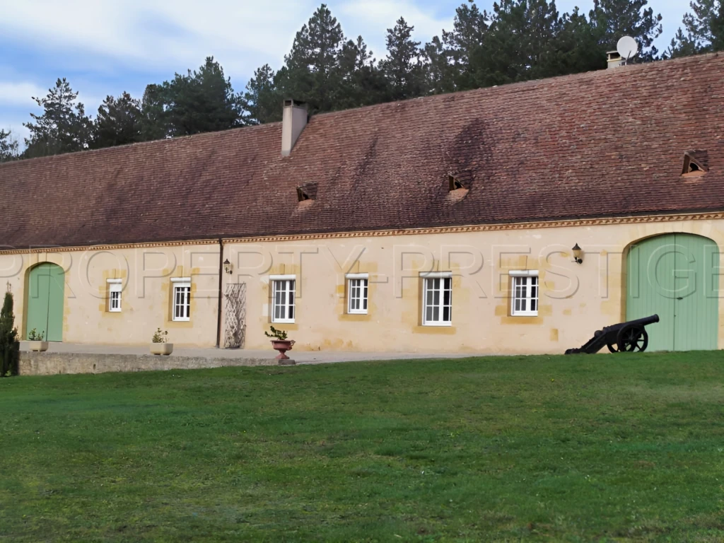 DORDOGNE MANOIR DU XVème 24 HA ETANG PUITS 3