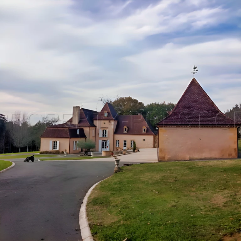DORDOGNE MANOIR DU XVème 24 HA ETANG PUITS 4