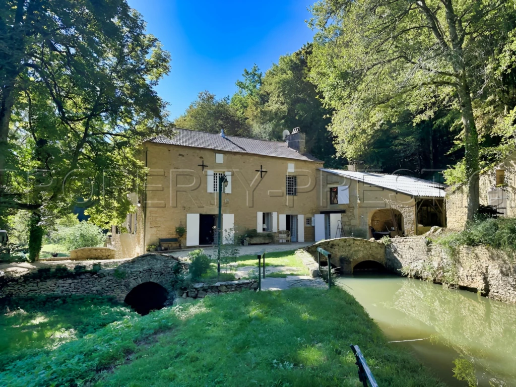 DORDOGNE LOGIS MOULIN A EAU 8 HA 2