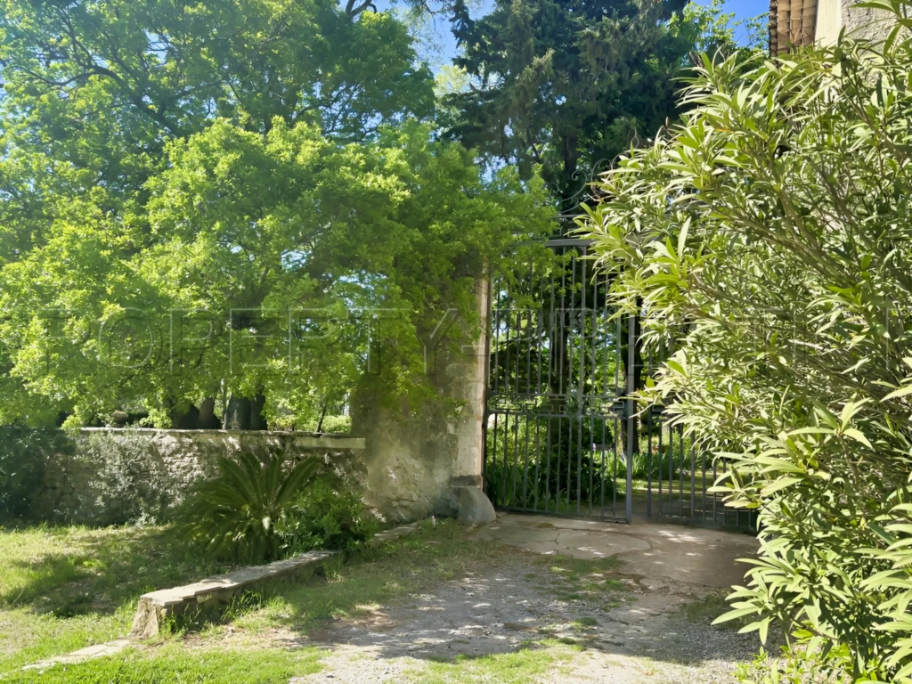 GARD DEMEURE PRIVEE CHATEAU XVIIème 16