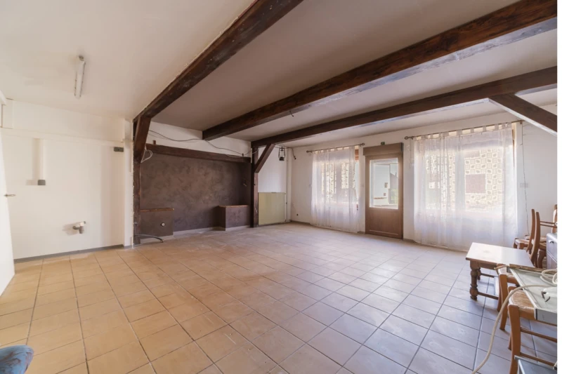 Maison / Immeuble 12 pièces 300m2 avec cave et stationnements 4