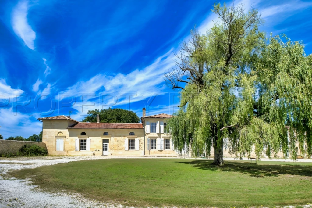 BORDEAUX PROPRIETE 1300 M² EVENEMENTIEL 6,4 HA 1