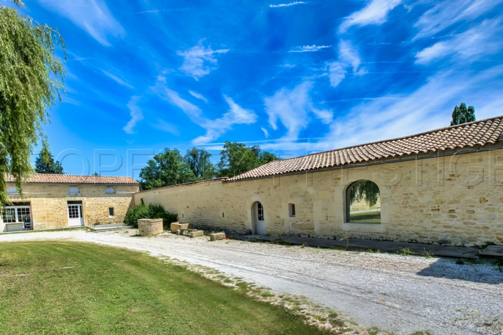 BORDEAUX PROPRIETE 1300 M² EVENEMENTIEL 6,4 HA 7