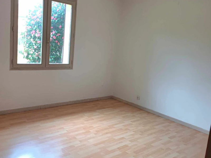 Maison familiale sur un jardin de 900m² 9