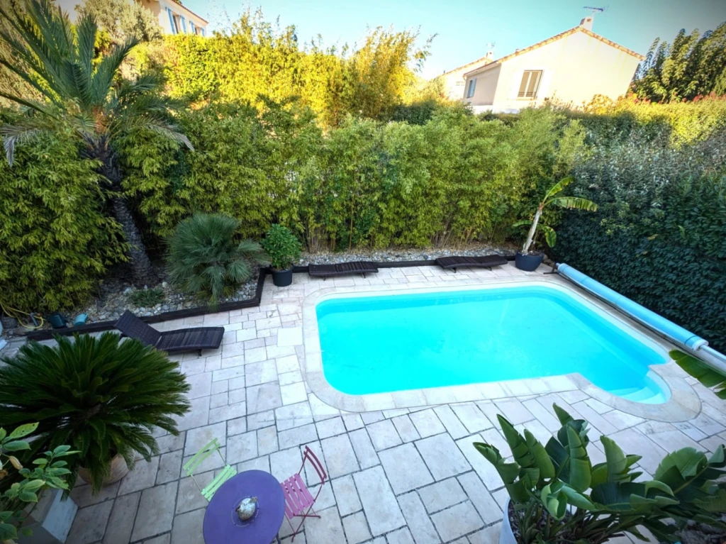 Maison 4 chambres, piscine, dans résidence fermée 2