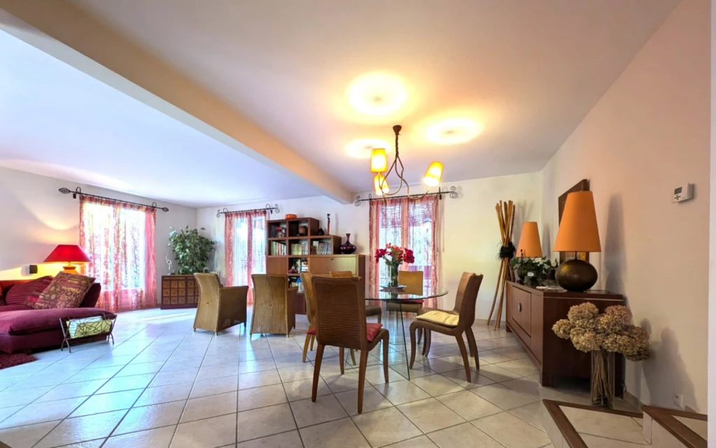 Maison 4 chambres, piscine, dans résidence fermée 5