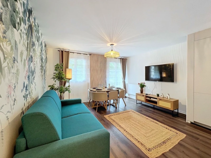 New renovated apartment just 1 min from train station RER Val D’Europe , free parking underground (loyer tout inclus) 2