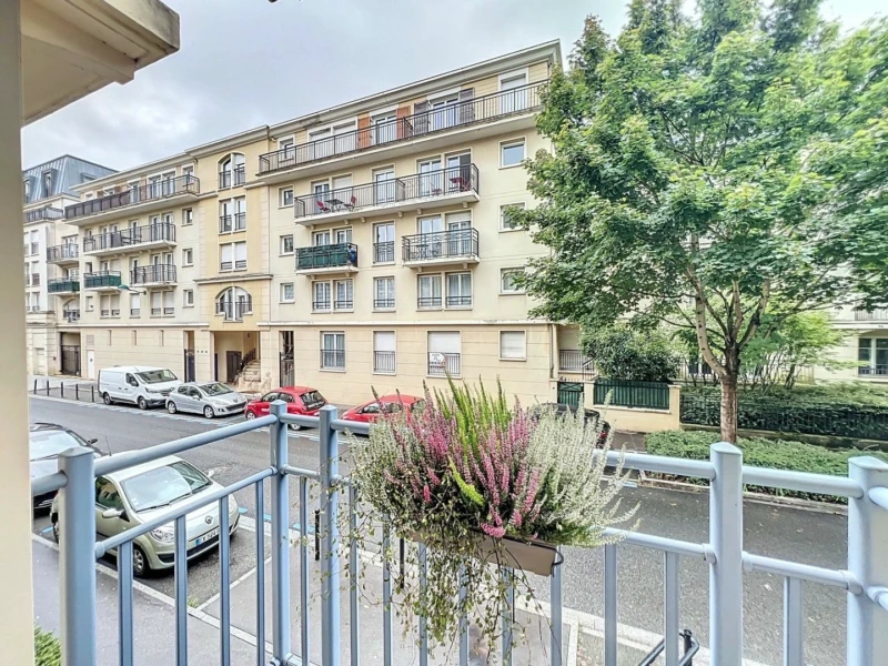 New renovated apartment just 1 min from train station RER Val D’Europe , free parking underground (loyer tout inclus) 11