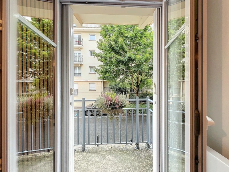 New renovated apartment just 1 min from train station RER Val D’Europe , free parking underground (loyer tout inclus) 9