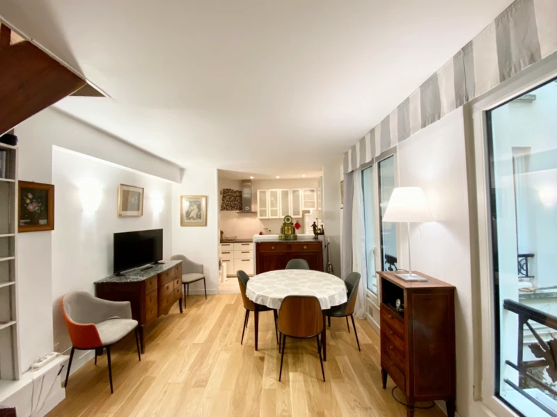 Superbe duplex in the lively 9th district (loyer tout inclus) 1