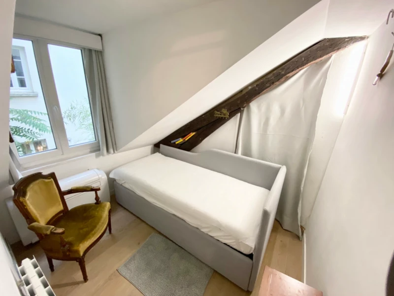Superbe duplex in the lively 9th district (loyer tout inclus) 15