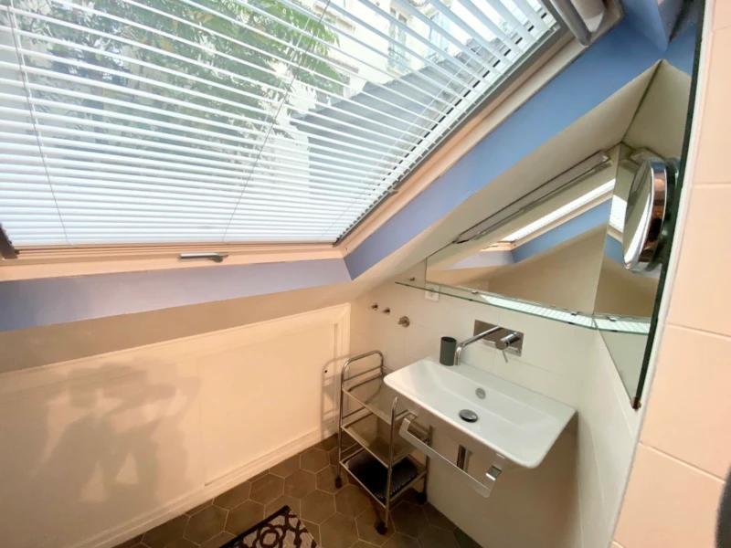 Superbe duplex in the lively 9th district (loyer tout inclus) 20