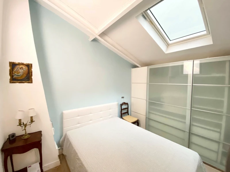 Superbe duplex in the lively 9th district (loyer tout inclus) 11