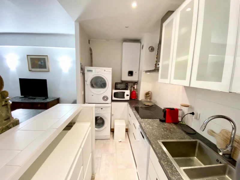 Superbe duplex in the lively 9th district (loyer tout inclus) 5
